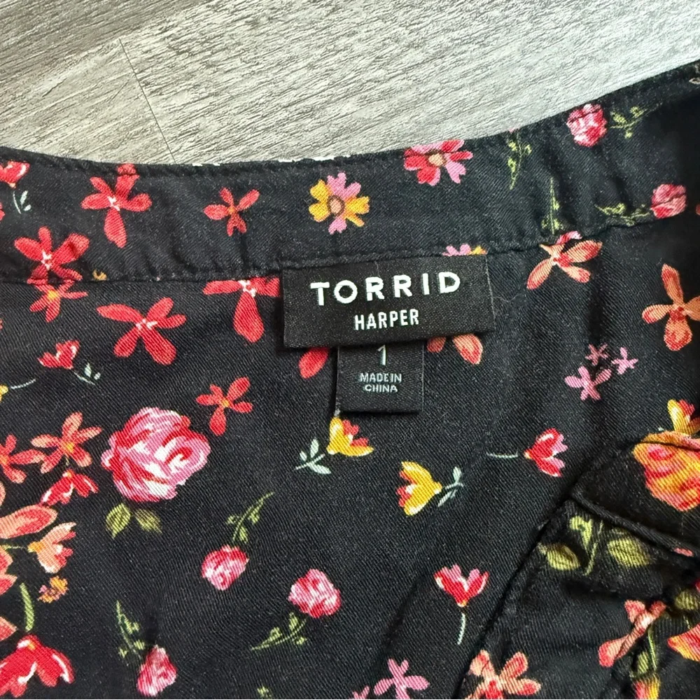 TORRID Harper Pullover Black Floral Blouse Plus Size 1 Rayon